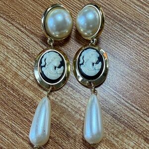 Vintage 90s Elegant Gold and Pearl Cameo Clip Earrings